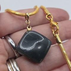 Vintage Yellow Gold Tone Snake Chain Hunter Green Stone Pendant