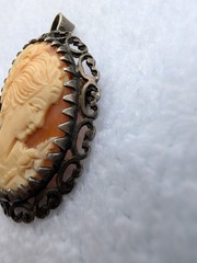 800 Silver Shell Cameo Pendant Brooch set in intricate silver design