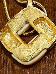 TRIFARI Signed Peach & Gold Set Pendant 20” Necklace & Earrings Vintage 60’s