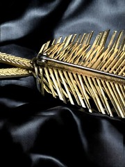 Vintage Gold-Tone Leaf Brooch Pin With Textured Details & Secure Clasp