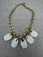 Vtg Ann Taylor White Howlite Goldtone Statement Bib Necklace 17.5″-18″ Spring