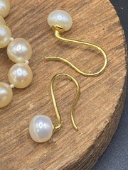 VTG 14kt gold, hand knotted, lustrous ivory 36″ South Seas pearl necklace, E/R’s