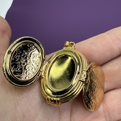 Vintage Double Sided Locket Gold Tone Etched Tender Touches 4 Photo Frames