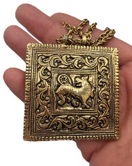 Vintage Accessocraft NY Etruscan Revival Lion Medallion Pendant Necklace