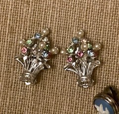 Vintage Clip On Earrings Lot of 10 Many Signed Crown Trifari Avon READ
