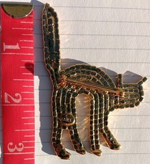 Vtg Dorothy BAUER Gold Tone Black Rhinestone Scary Black Cat Halloween Brooch