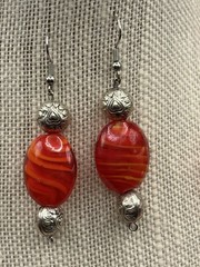 An Amberina Glass Bead 20” Necklace Matching Earrings Silver Tone Metal Spacers
