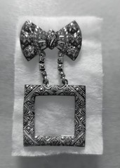 935 FINE Silver Faceted Marcasite Bow & Frame Brooch Pin 10.4 gr Signed Hematite