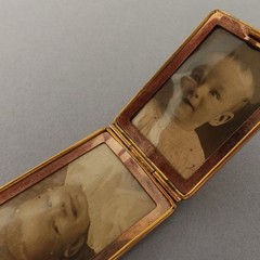 Vintage 20s Art Deco Marathon Rose Gold Tone Rectangular Locket Photo Pocket