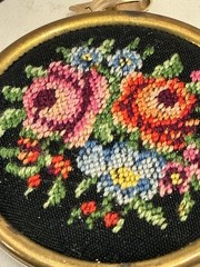Vintage 1977 Avon Floralpoint Needlepoint Locket Compact Pendant Gold Tone 2″