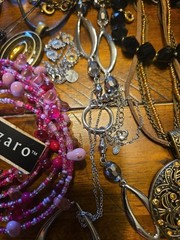 Lot 1 Mixed Lot All Marked Jewelry Anne Klien, Liam Sophia, Joan Rivers, Chaps,