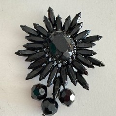 Signed D&E Juliana for Alice Caviness 3” Jet Rhinestone Brooch Black Metal