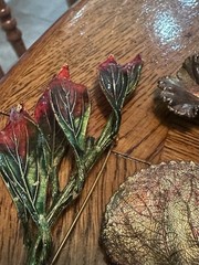 Vintage Mixed Lot 7 Brooches Enamel Faux Pearls Gold Tone Flowers Leaves Heart