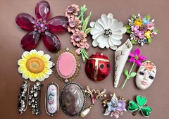 Vintage to Mod flower brooch LOT~17 Pieces~Huge Lady Bug~Porcelain~Spring💐