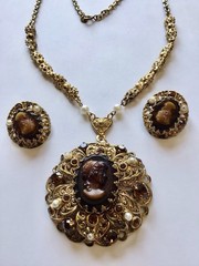 VINTAGE WEST GERMANY CAMEO BROWN RHINESTONE AND FAUX PEARL NECKLACE & EARRINGS