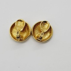 MONET Cream enamel Gold tone Clip Earrings .75 in Art Deco Circle Round Vintage