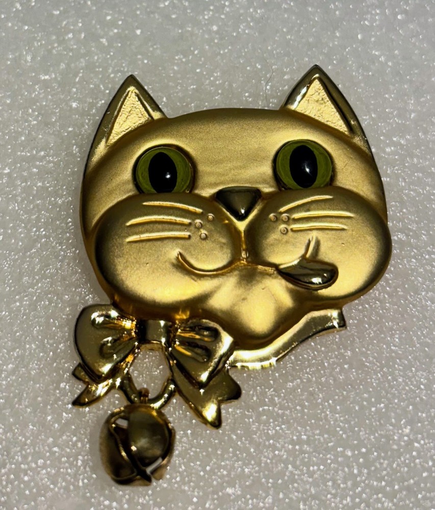 VTG Green Eyed Gold Tone Cat Kitty Brooch Pin with Bell