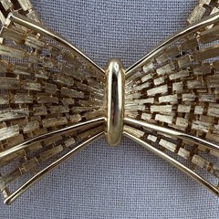 Vintage Monet Necklace Gold Tone Bow 16”