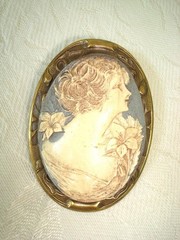 Vintage Nouveau Revival High Relief Gray Cream Cameo Lady Flowers Brooch KJ