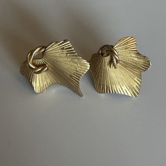 Vintage Coro Gold Tone Ivy Leaf Earrings Screw Back Clip Signed 1950s MCM