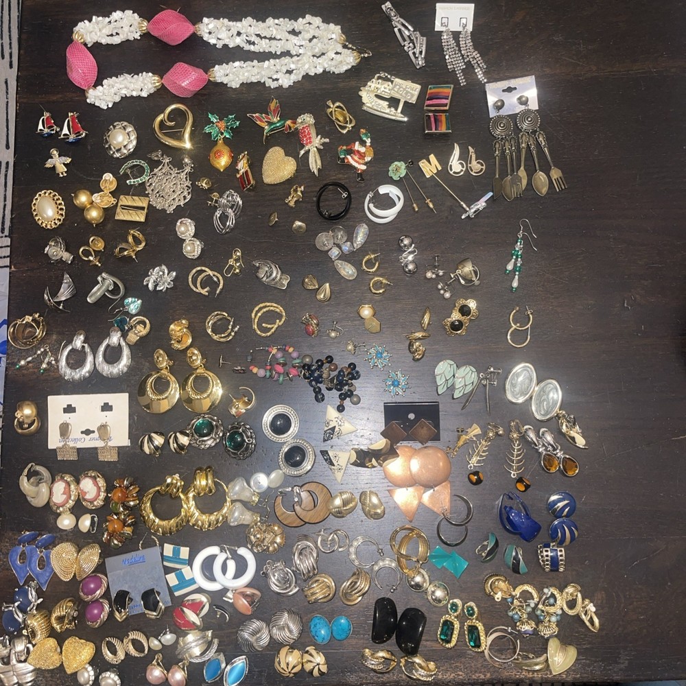 Vintage Goldtone Jewlery Drop Dangle Some Signed Monet & More 118 Pair & 22 …