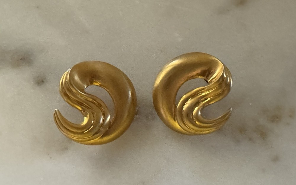 Vintage M JENT Signed Gold Tone Swirl Flame Statement Pierced Post Earrings 80s