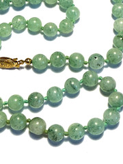 Vintage Chinese Lovely 7mm PREHNITE GEMSTONE Hand Knotted 25″ beaded NECKLACE