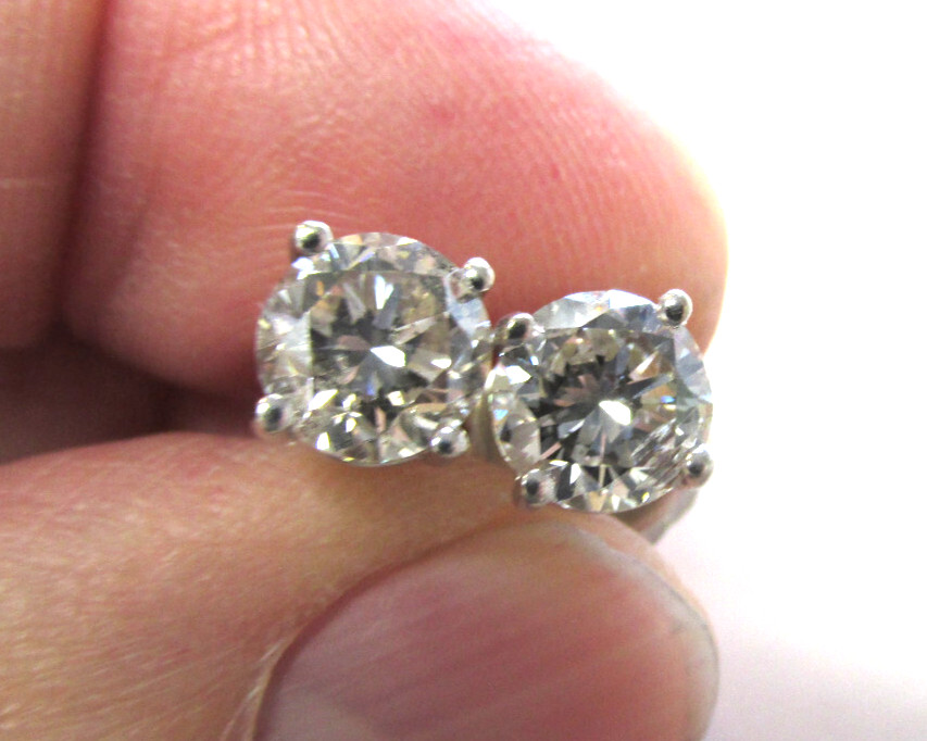 Beautiful 2.30 ctw Diamond Stud Earrings 18k White Gold SI3- I1 J/K MAKE OFFER