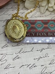 Mauve Peach Vintage DARK ROSE Cameo Locket Pendant Necklace Woman Gold Spring
