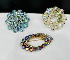 Vtg. Brooch Lot Some Signed Rhinestone, Gold Silver Tone Wear Resell 28pc Monet
