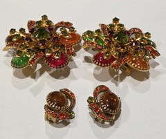 GORGEOUS SELRO SELINI SIGNED MULTI COLORS FLOWER RHINESTONE BROOCHES EARRING SET