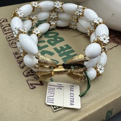 NWT VTG 1950s-1960s CROWN TRIFARI White Lucite Enamel Fleurette Bracelet Jewelry