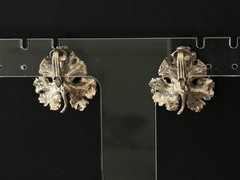 Silver Tone Detailed Grape Leaves Clip Back Earrings Lightweight Vintage