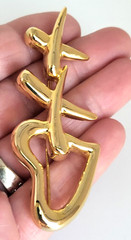 Gold Tone Heart Hgs & Kisses Brooch Signed AAI 3″
