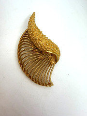 Vintage Brooch Monet Goldtone Shell Nautical Ocean Signed