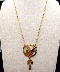 Vintage Gold Tone Squirrel Pendant Necklace Holly Leaf Accents 19.5″ Lightweight