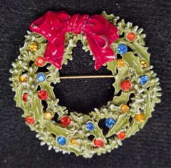 Vintage Signed ART Arthur Pepper Enamel Holly & Rhinestone Wreath Pin / Brooch