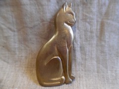 Vintage 1980s Brushed Brass Stamped Seated Cat Brooch