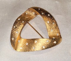 Vintage Matte Gold Tone Modernist Freeform Brooch with Tiny Crystals