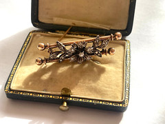 Fantastic Rare 18k Solid Gold Diamonds Flower Vintage Ladies Pin Brooch