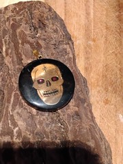 Wild Vintage Bloodred Resin Skull Pendant !