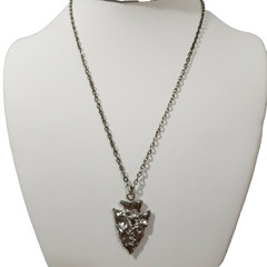 INDIAN STYLE ARROW HAMMERED PLATED METAL PENDANT NECKLACE VINTAGE SILVER TONE