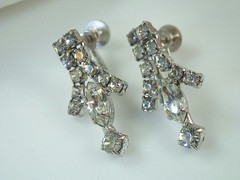 Signed D’VER’S N.Y. Sparkly Vintage Navette Rhinestone Earrings 664JL4