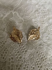 Vintage Gold Tone Leaf Clip On Earrings Jewelry JMS-1