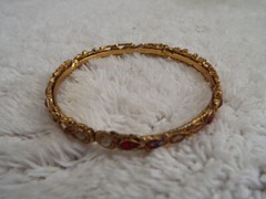 Goldtone Red Gold White Bead Bangle Bracelet (D71)