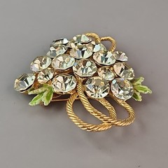 Vintage Rhinestone Grape Brooch Yellow Green Glass Gold Tone Fruit Pin 2.25″