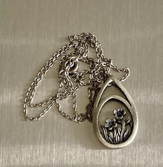 Vintage MEDICI Signed Flower Teardrop Pendant Chain 18in Necklace Lovely Ladies