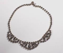 Vintage Weiss Choker Necklace Silver-tone Smoky Gray Rhinestones 14.5″ Hook