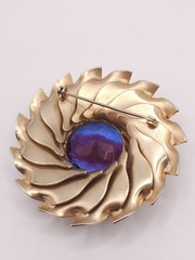 Stunning VTG Bi-Color Art Glass Sunburst Gold-Tone Brooch