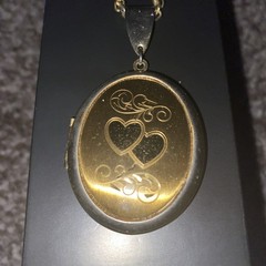 Vintage Gold Tone Double Heart Oval Hook On Locket Pendant ~20” Chain